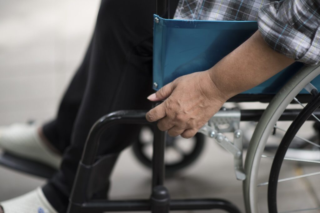 what is the difference between SSDI and workers compensation
